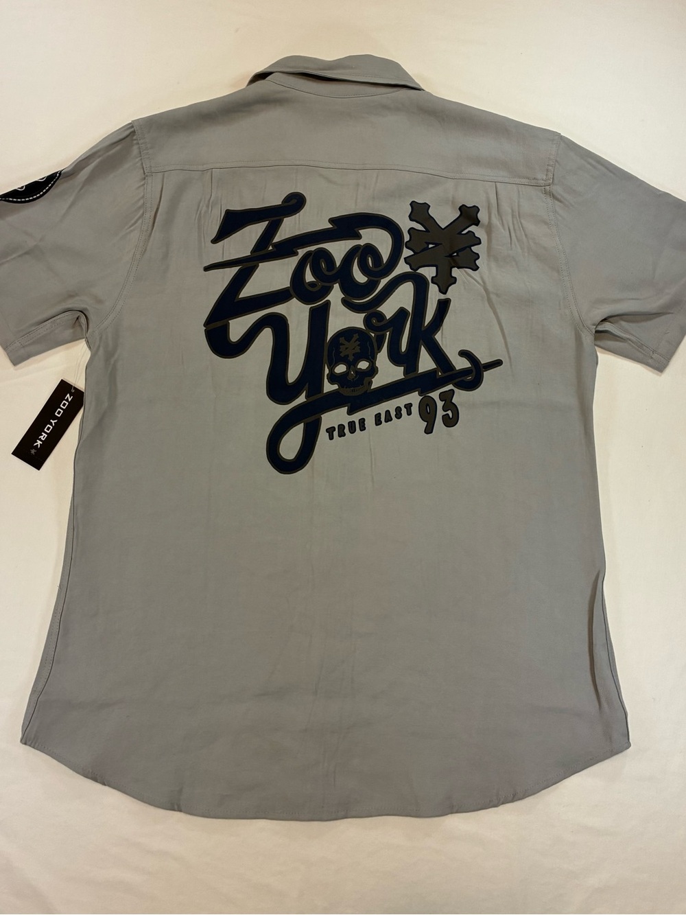Zoo York Gray Short-Sleeve Button-Down Shirt with Blue Logo